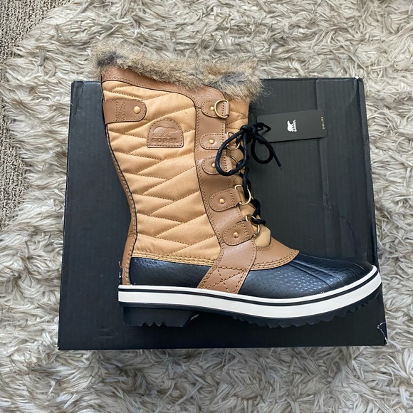 NWT Sorel Women's Torfino II Fur Top Boots - Picture 11 of 16
